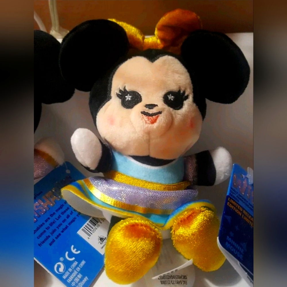 Disney park Wishable 50th Anniversary series Minnie Mouse brand new